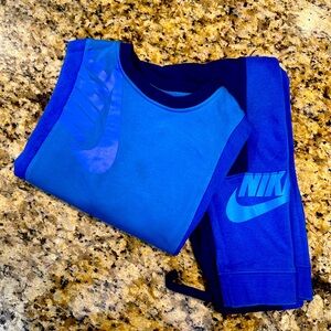 boys Nike jogging set ( size 8)